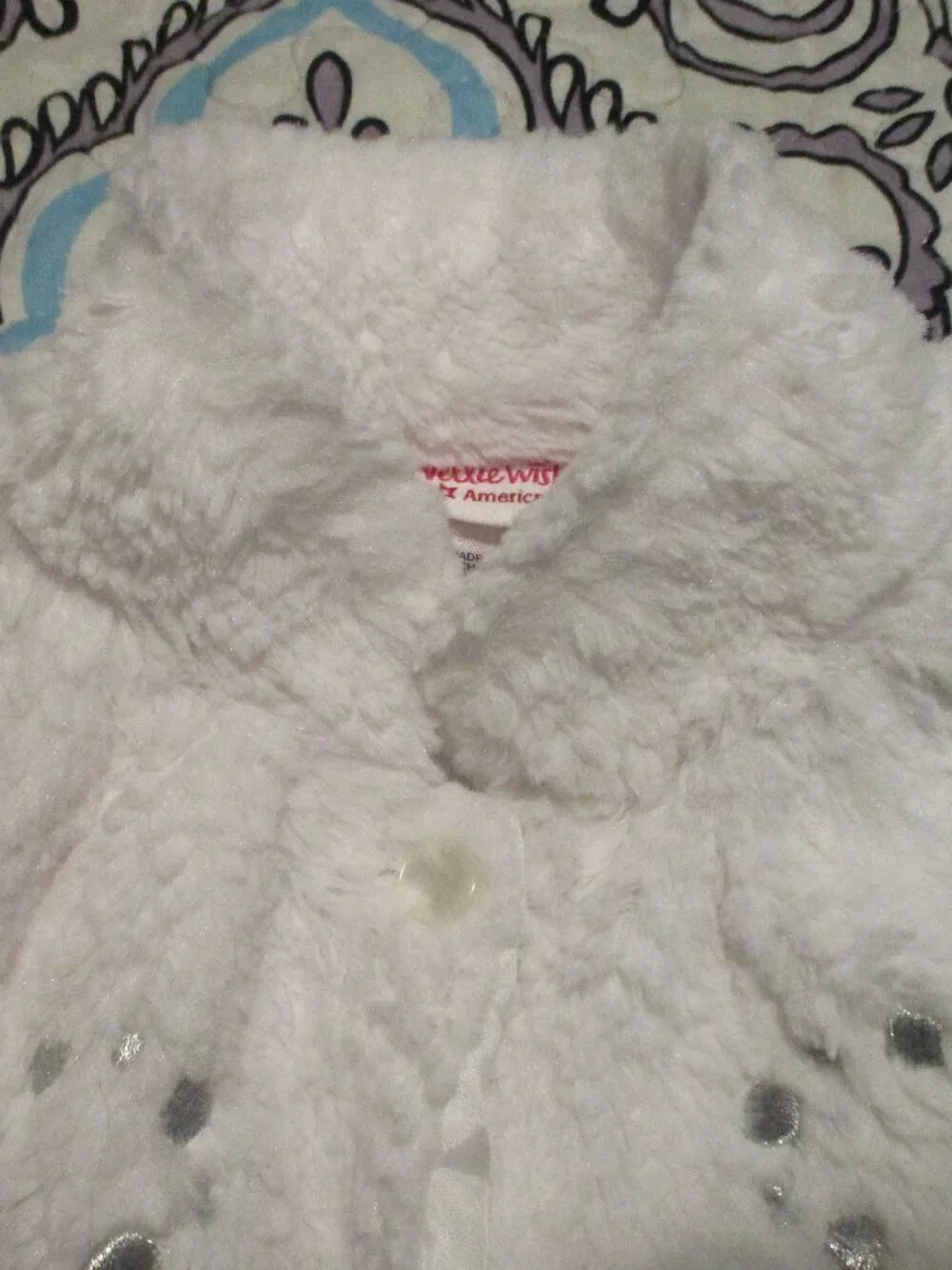 American Girl Wellie Wishers white faux fur cape one size fits most